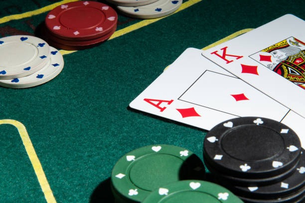 Ceme Online table interface with hand cards and betting positions